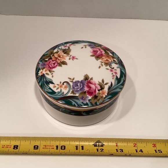 Mikasa Fine Porcelain Covered Round Trinket Container - Picture 5 of 6